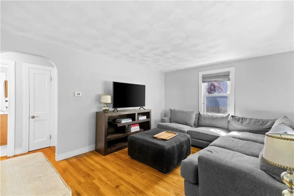 328 Maple Street Warwick RI 02888