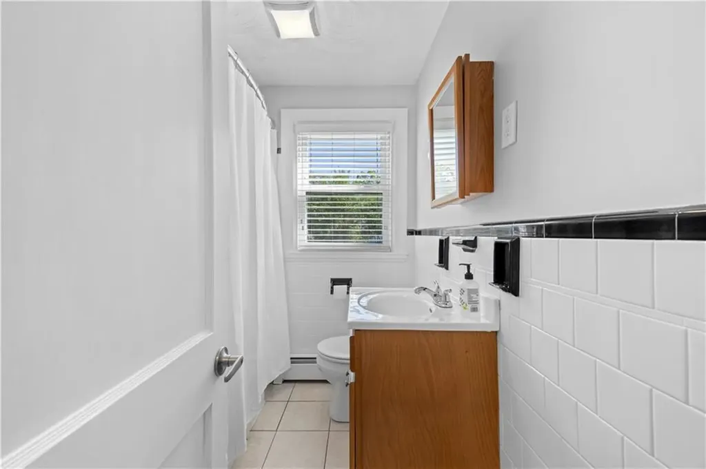 328 Maple Street Warwick RI 02888