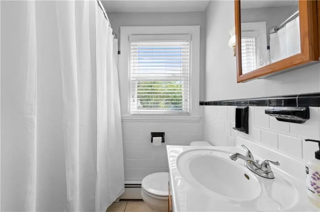 328 Maple Street Warwick RI 02888