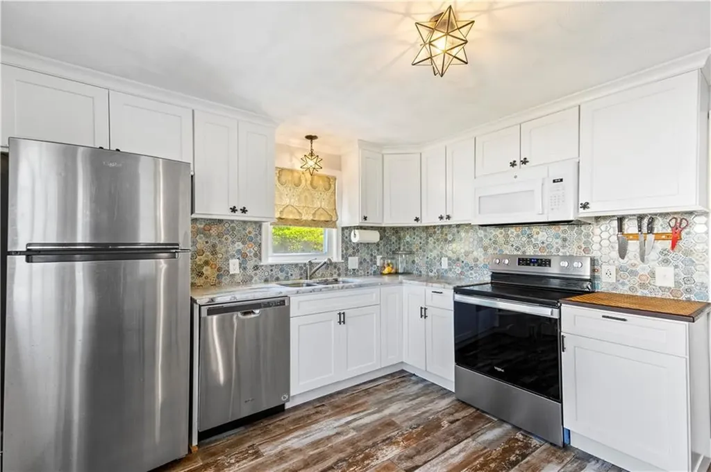 328 Maple Street Warwick RI 02888