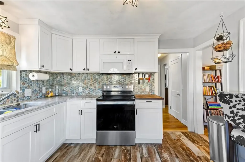 328 Maple Street Warwick RI 02888