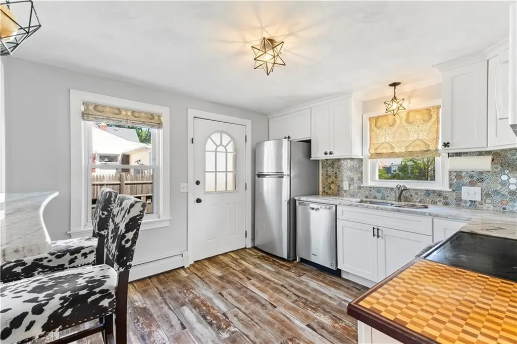 328 Maple Street Warwick RI 02888