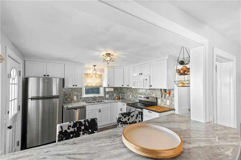 328 Maple Street Warwick RI 02888