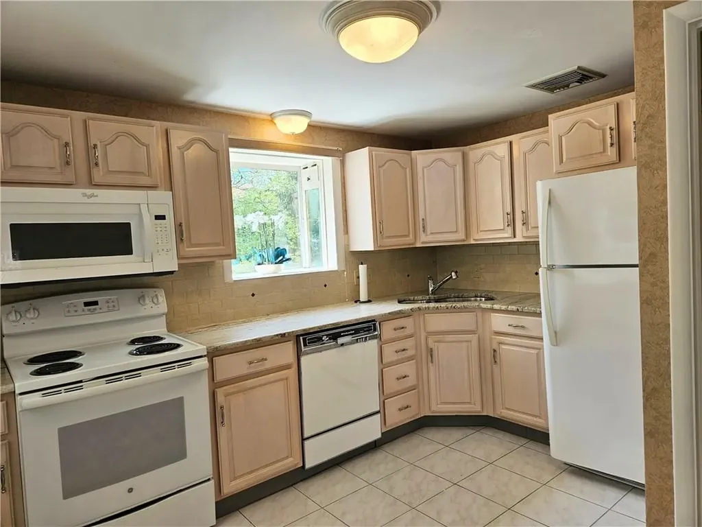 66 East Bel Air Road Cranston RI 02920