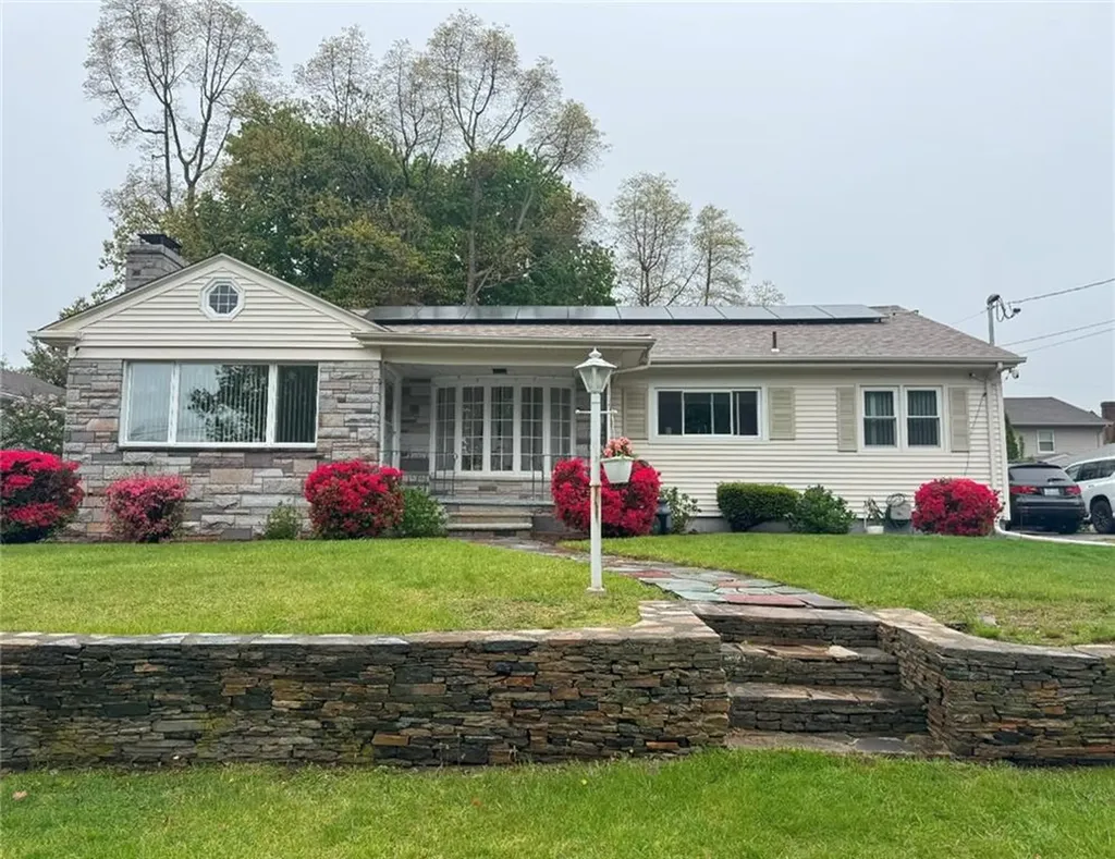 9 Farnum Avenue North Providence RI 02911
