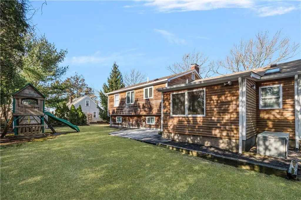 10 Virginia Road Barrington RI 02806