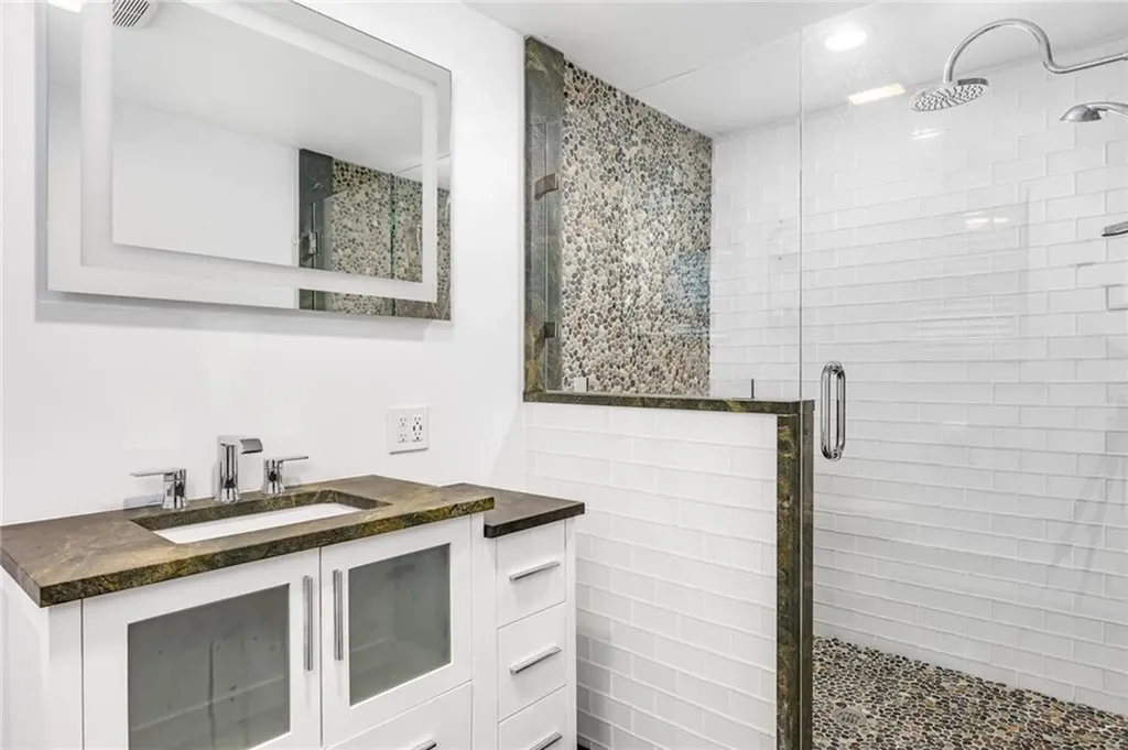 20 Algonquin Road East Providence RI 02916