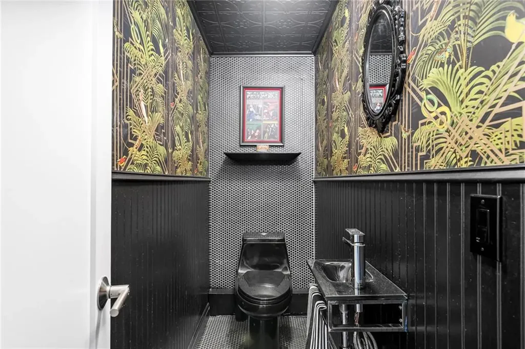 20 Algonquin Road East Providence RI 02916