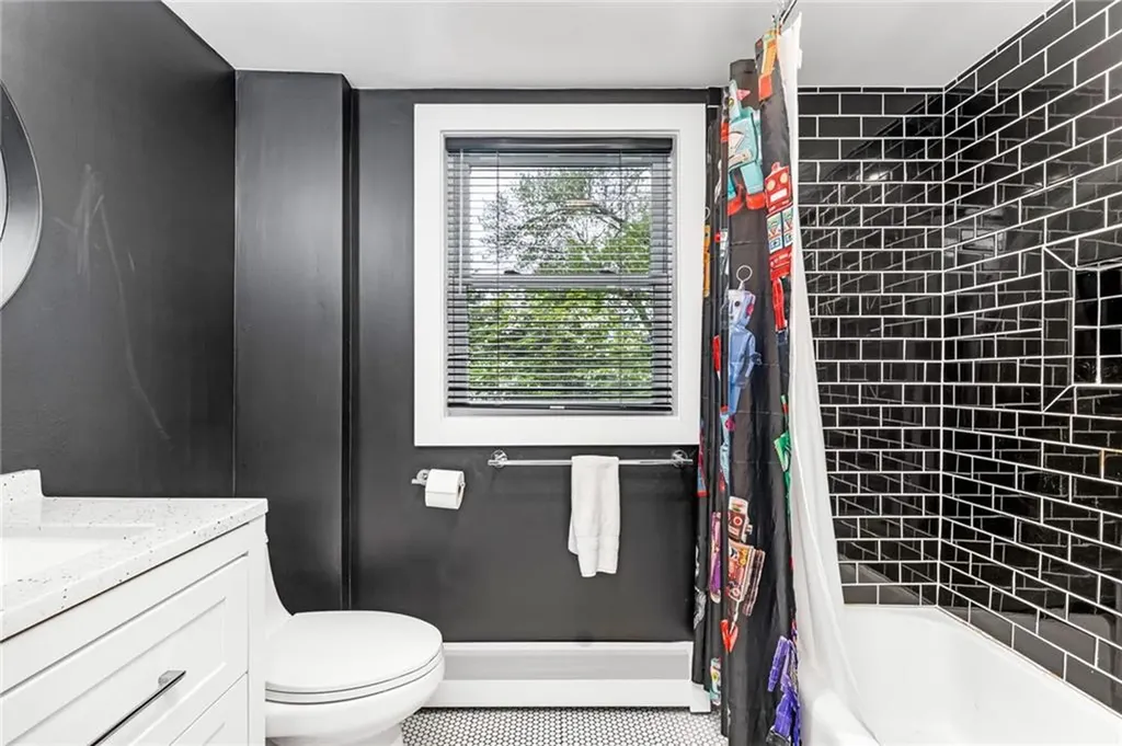 20 Algonquin Road East Providence RI 02916