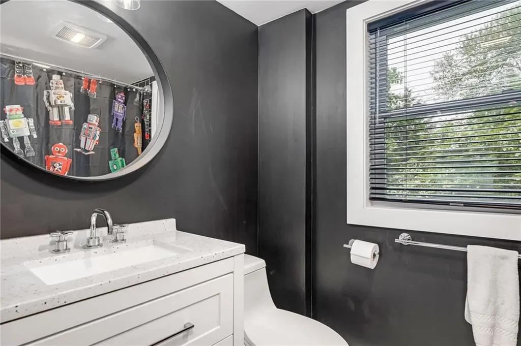 20 Algonquin Road East Providence RI 02916