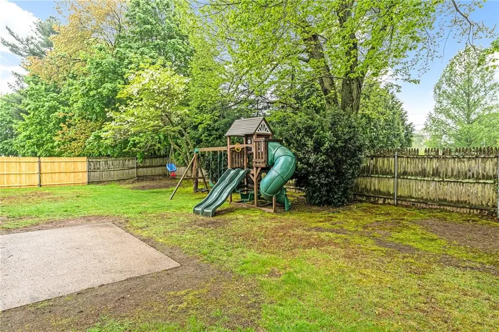 20 Algonquin Road East Providence RI 02916