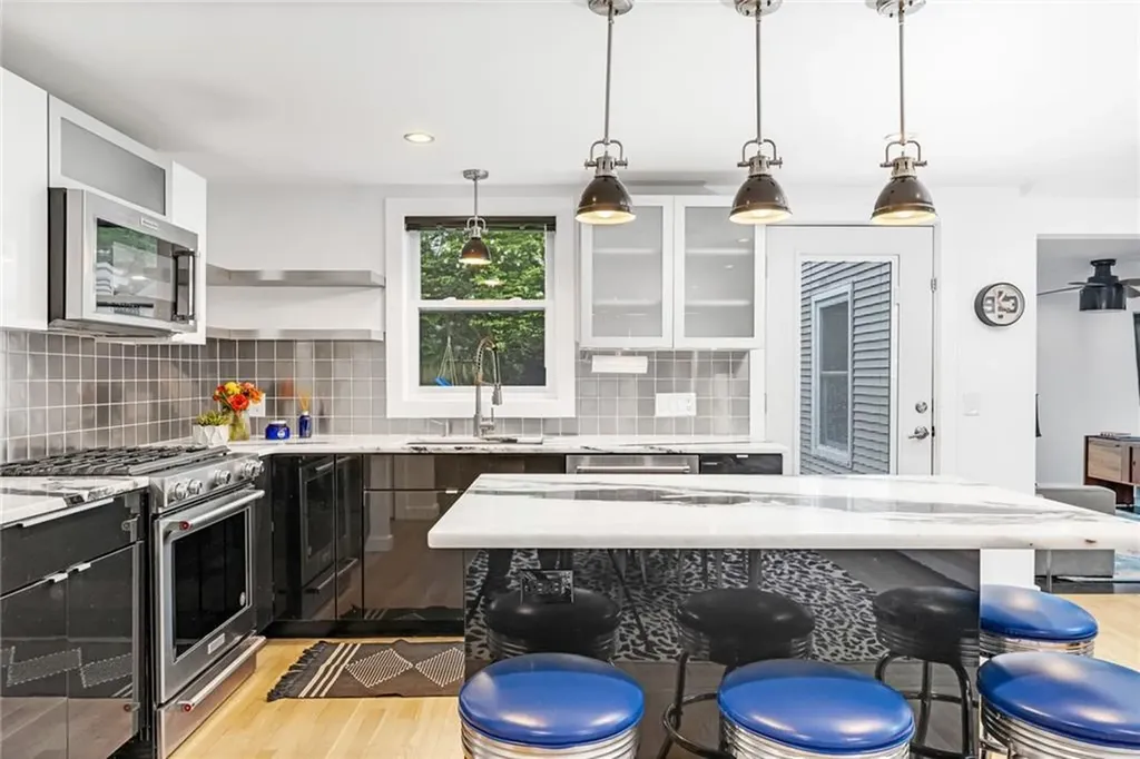 20 Algonquin Road East Providence RI 02916