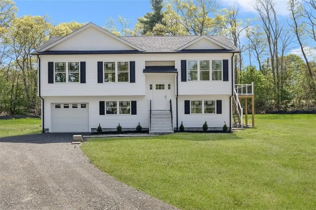 136 Hill Street Coventry RI 02816