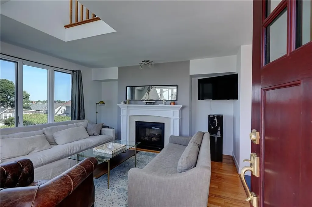 32 Seaconnet Avenue Tiverton RI 02878