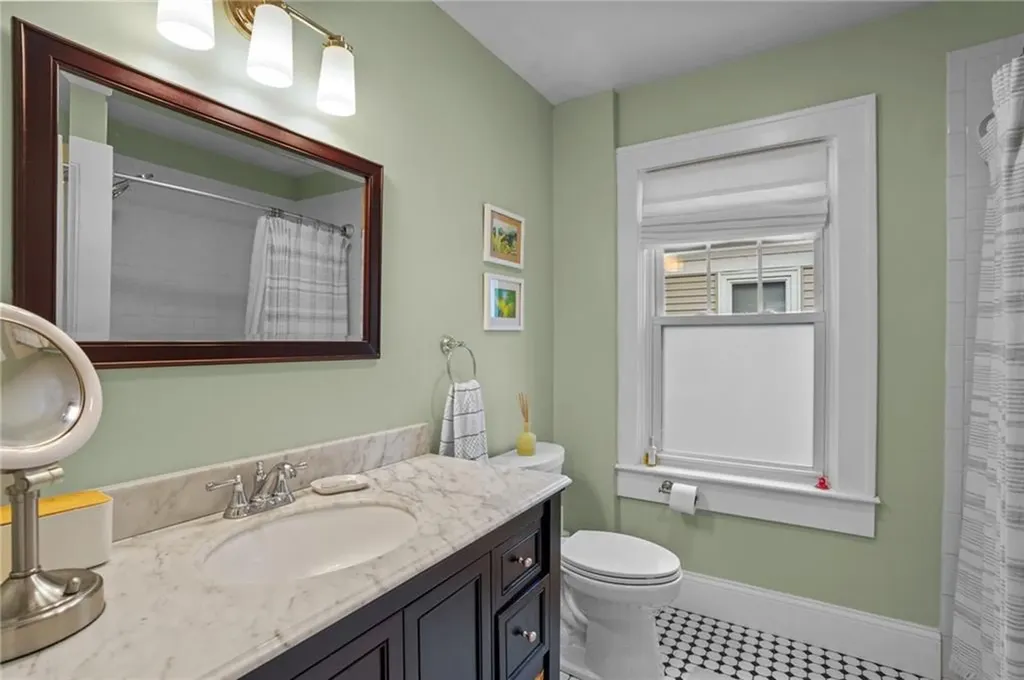 124 Jastram Street Providence RI 02908