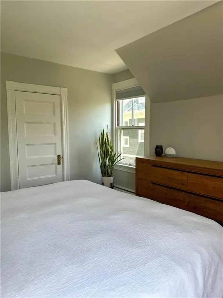 79 Bayside Avenue Warwick RI 02888