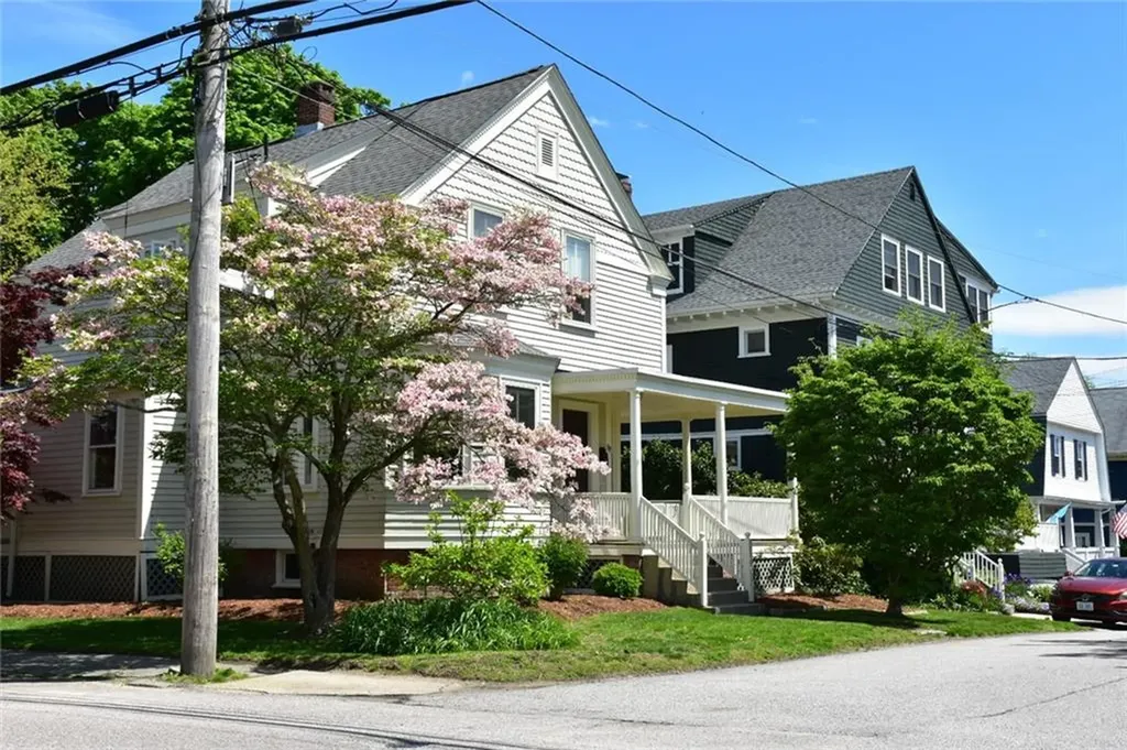 79 Bayside Avenue Warwick RI 02888