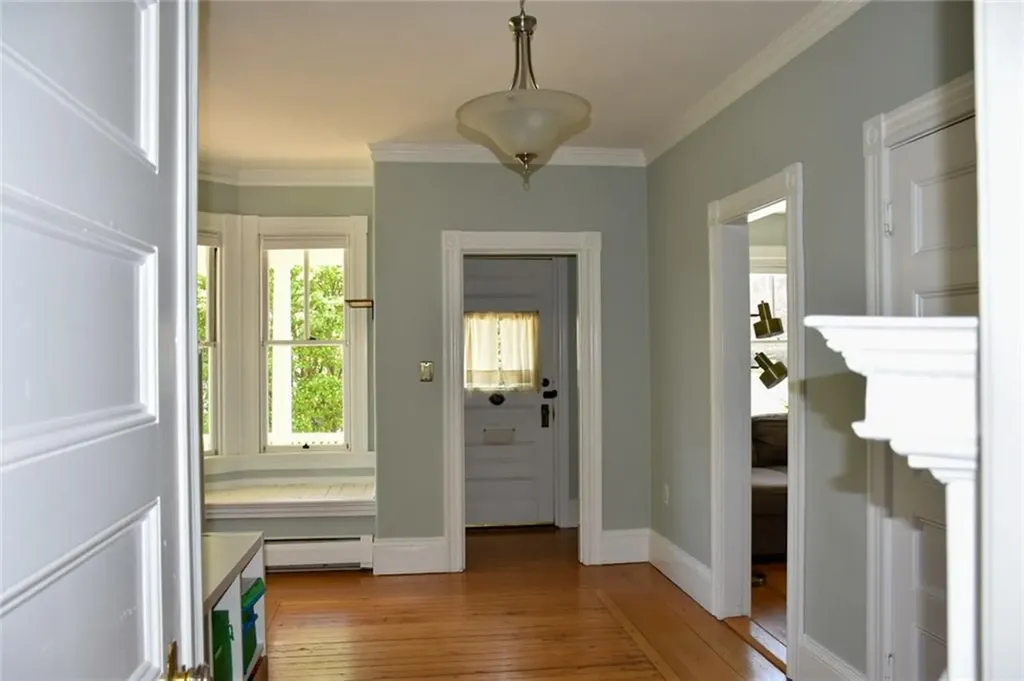 79 Bayside Avenue Warwick RI 02888