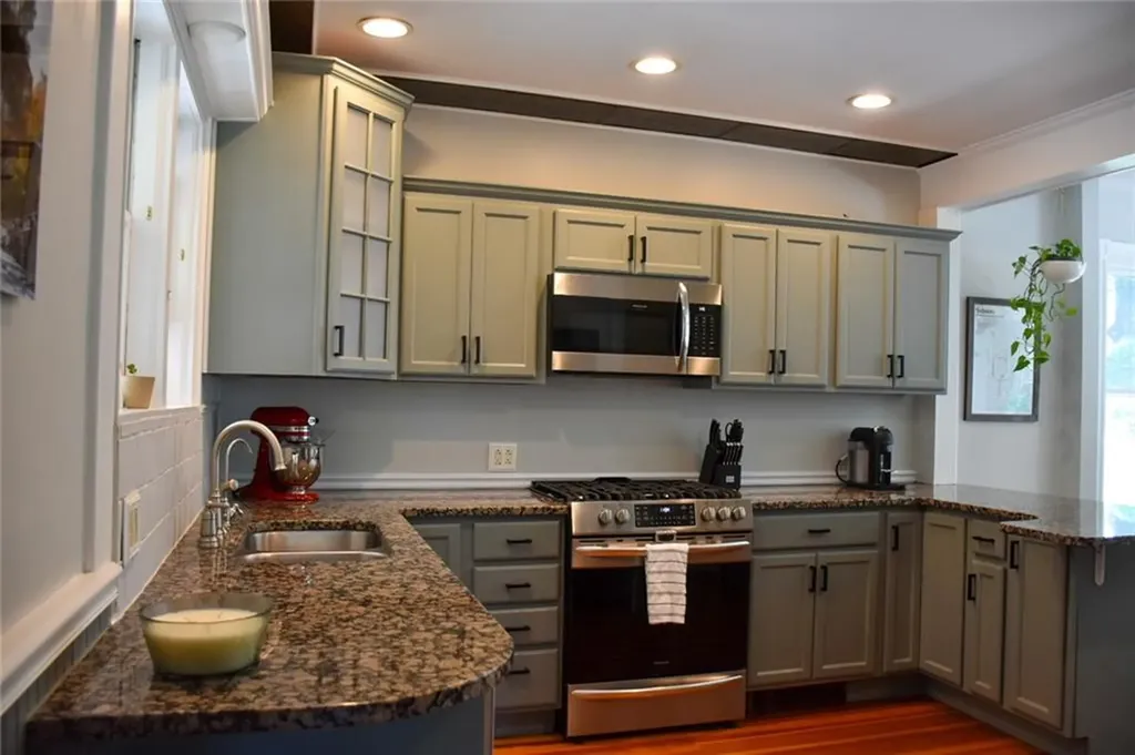 79 Bayside Avenue Warwick RI 02888