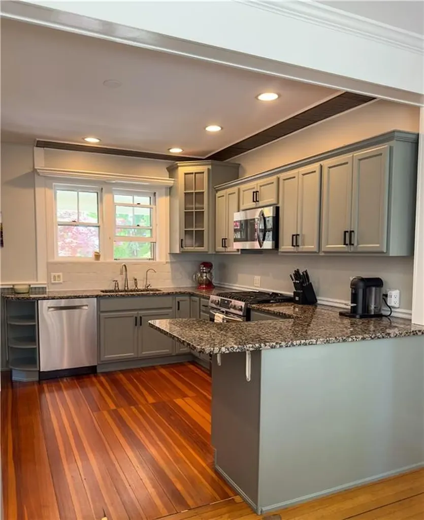 79 Bayside Avenue Warwick RI 02888