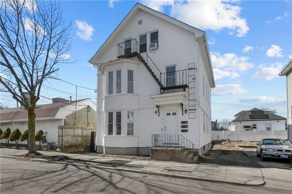 12 Tiffany Street Providence RI 02908