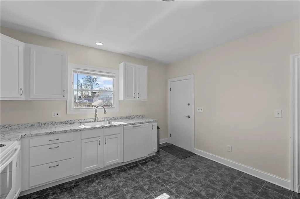 12 Tiffany Street Providence RI 02908