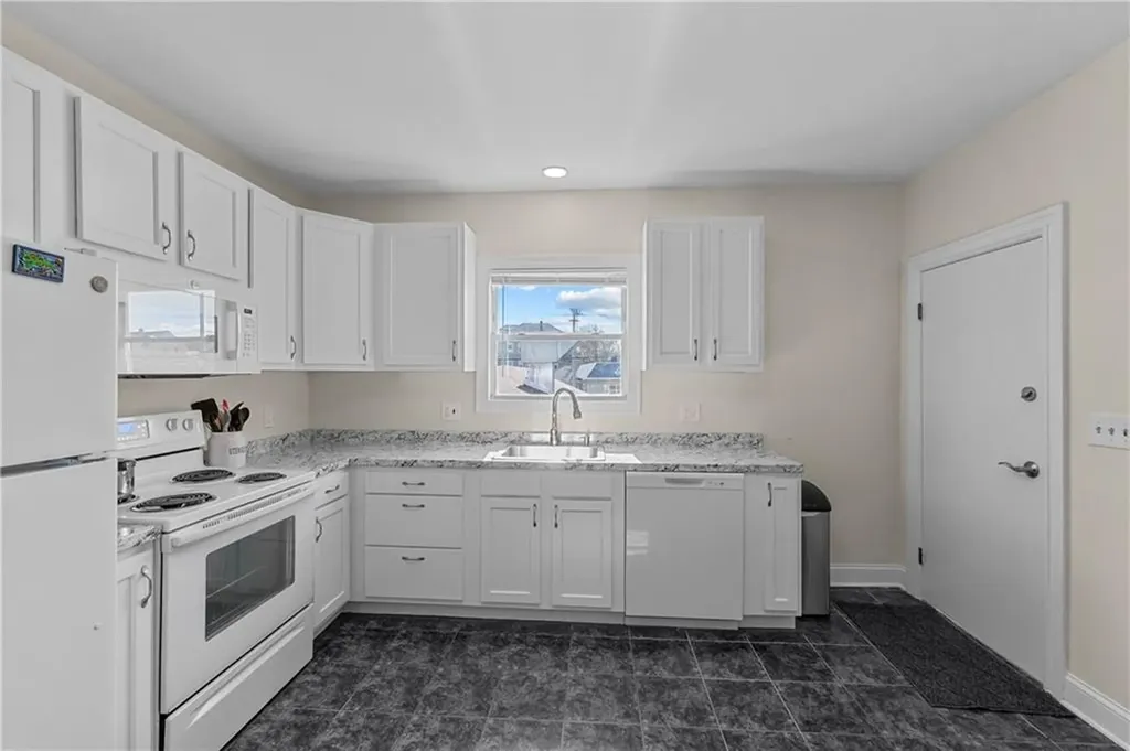 12 Tiffany Street Providence RI 02908