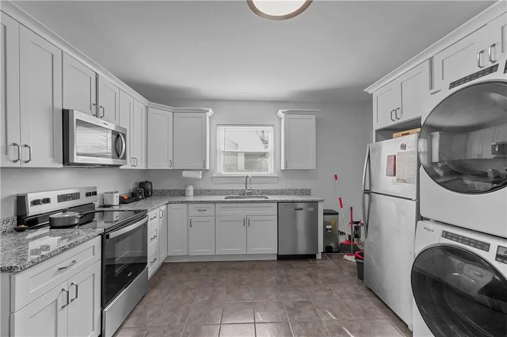 12 Tiffany Street Providence RI 02908
