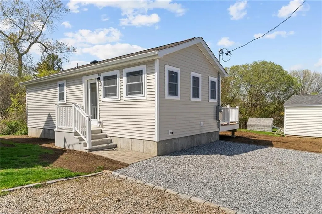 64 Burnside Avenue Narragansett RI 02882