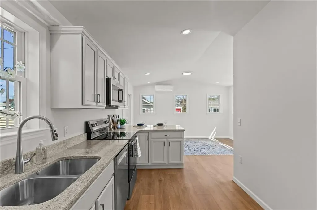 64 Burnside Avenue Narragansett RI 02882