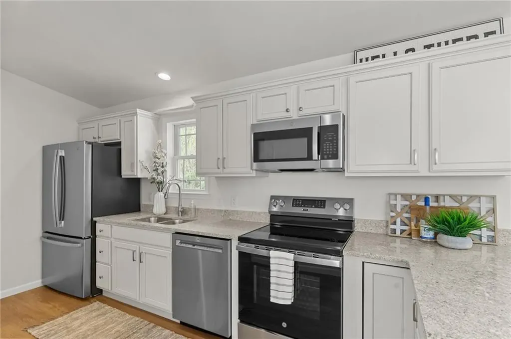 64 Burnside Avenue Narragansett RI 02882