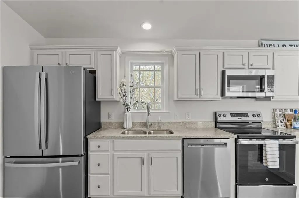 64 Burnside Avenue Narragansett RI 02882