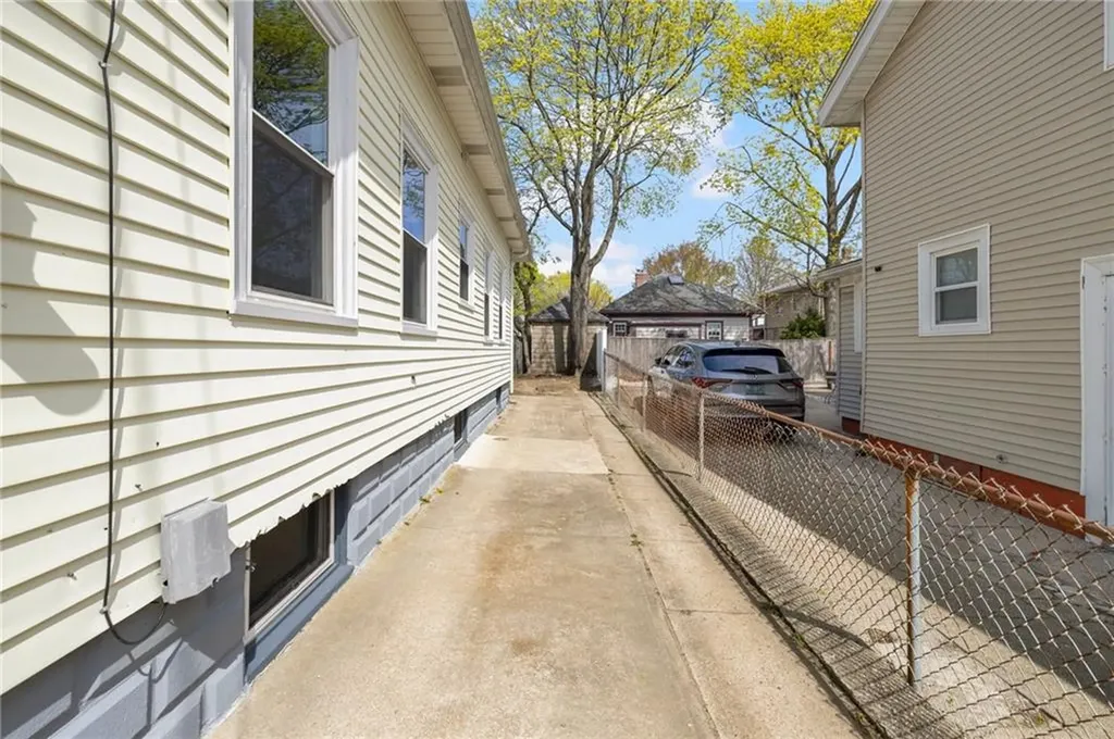131 Carr Street Providence RI 02905
