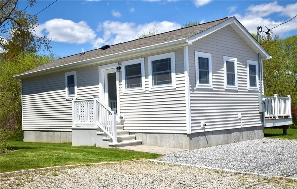 64 Unit 4 Burnside Avenue Narragansett RI 02882