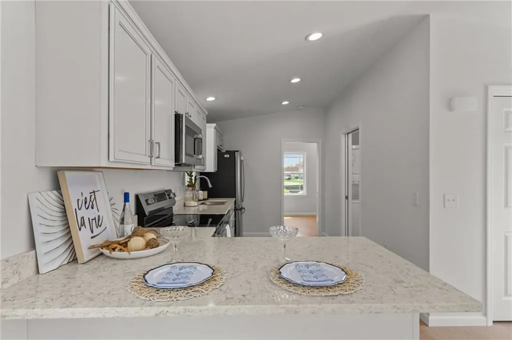 64 Burnside Avenue Narragansett RI 02882