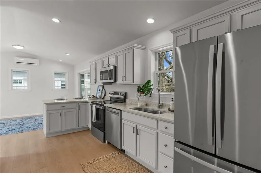 64 Burnside Avenue Narragansett RI 02882