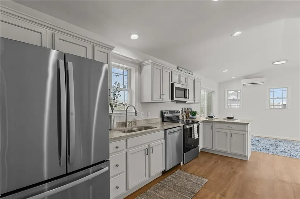 64 Unit 4 Burnside Avenue Narragansett RI 02882