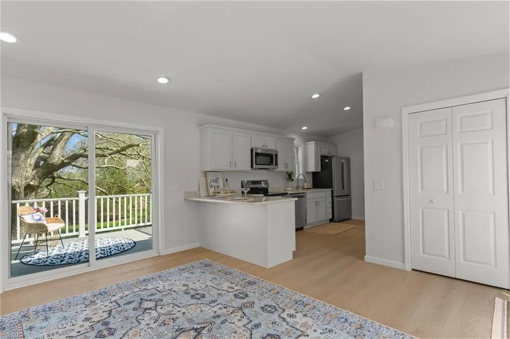 64 Burnside Avenue Narragansett RI 02882