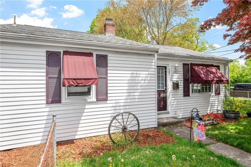 227 Avenue A Woonsocket RI 02895