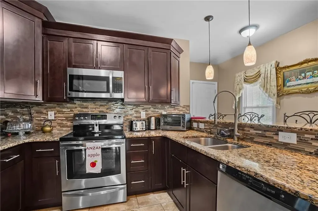 204 Coyle Avenue Pawtucket RI 02861