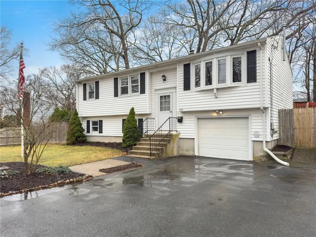 236 Read Avenue Coventry RI 02816
