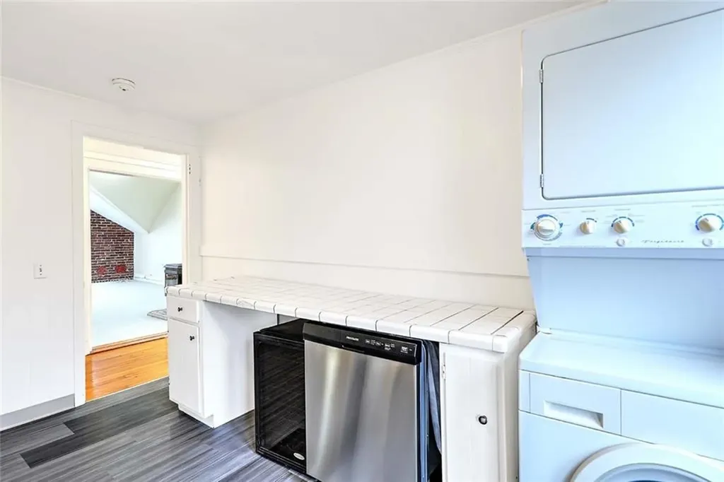 234 President Avenue Providence RI 02906