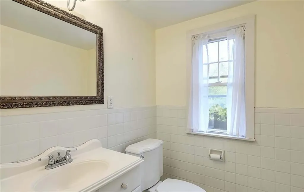 234 President Avenue Providence RI 02906