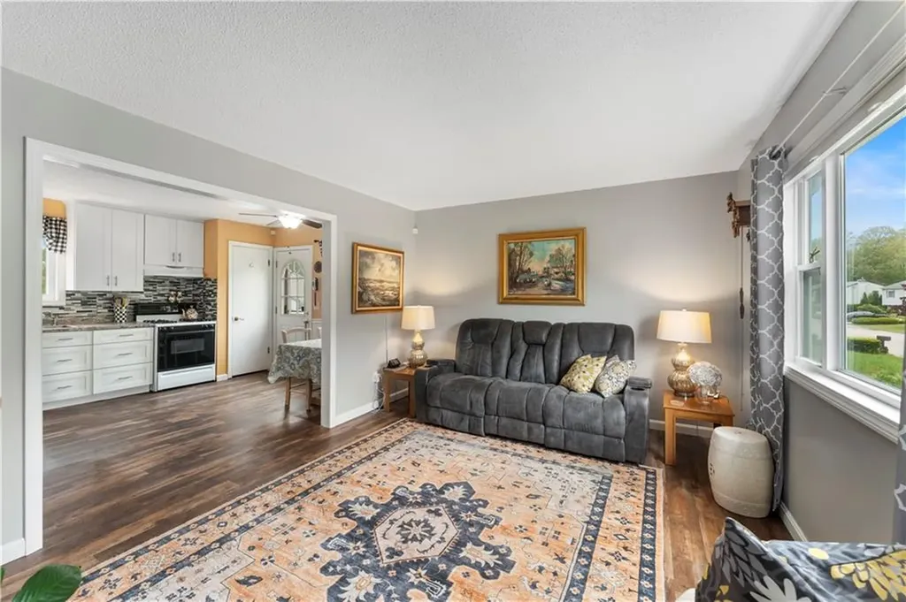 30 Saundra Drive Westerly RI 02891