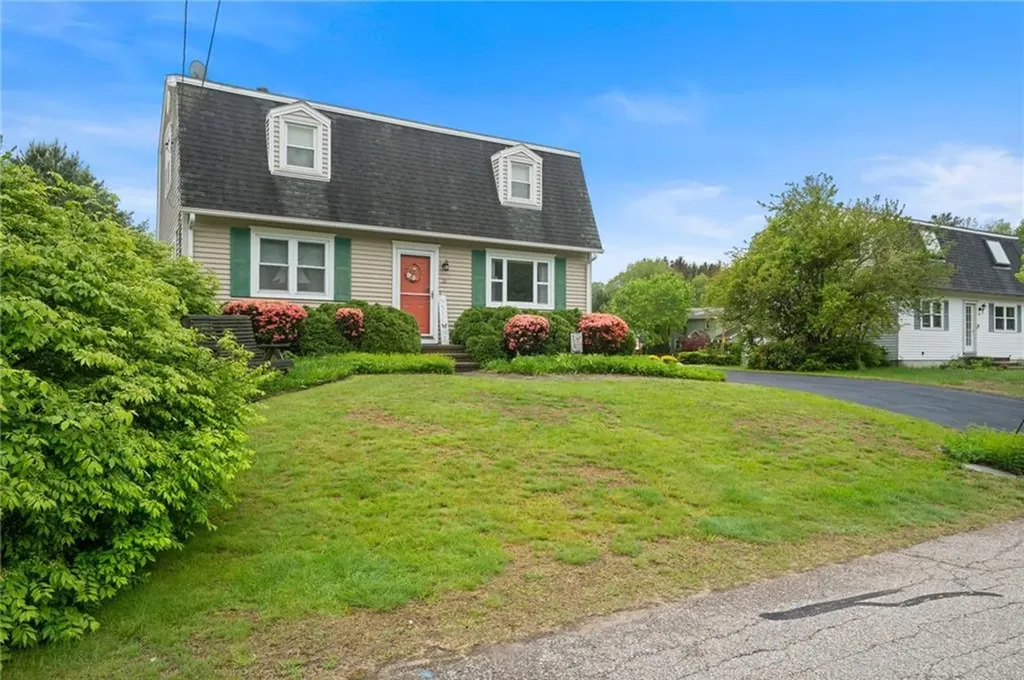 30 Saundra Drive Westerly RI 02891