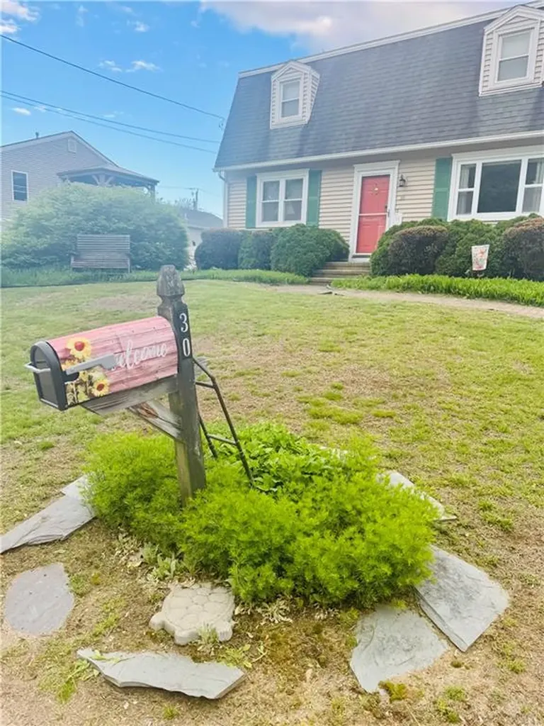30 Saundra Drive Westerly RI 02891