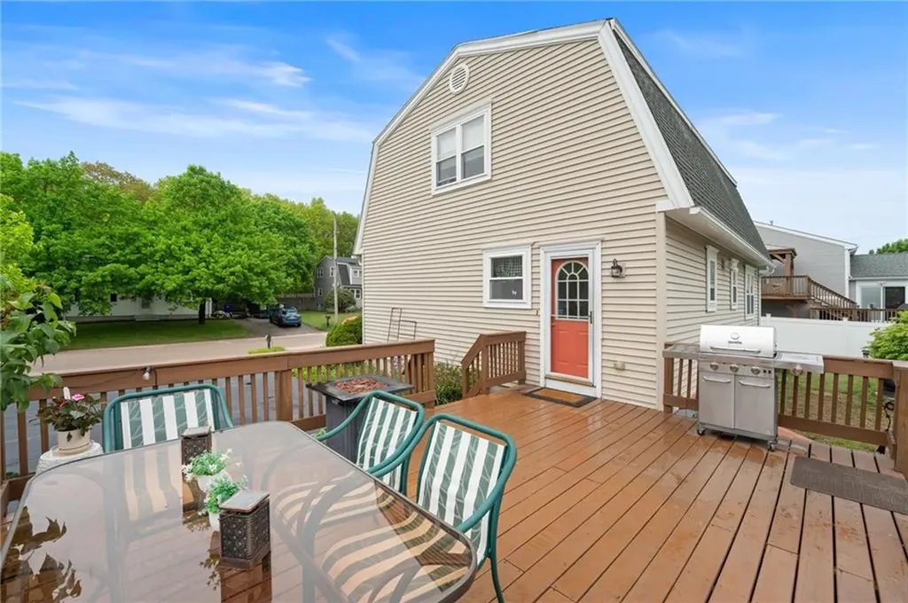 30 Saundra Drive Westerly RI 02891