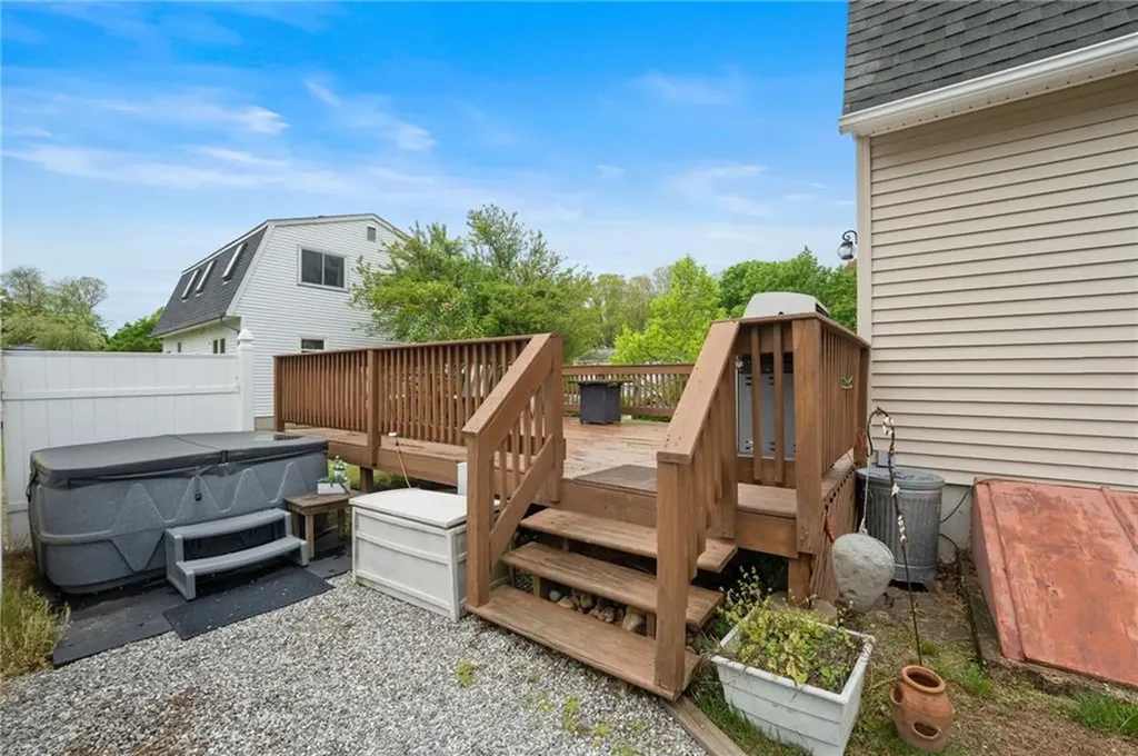 30 Saundra Drive Westerly RI 02891