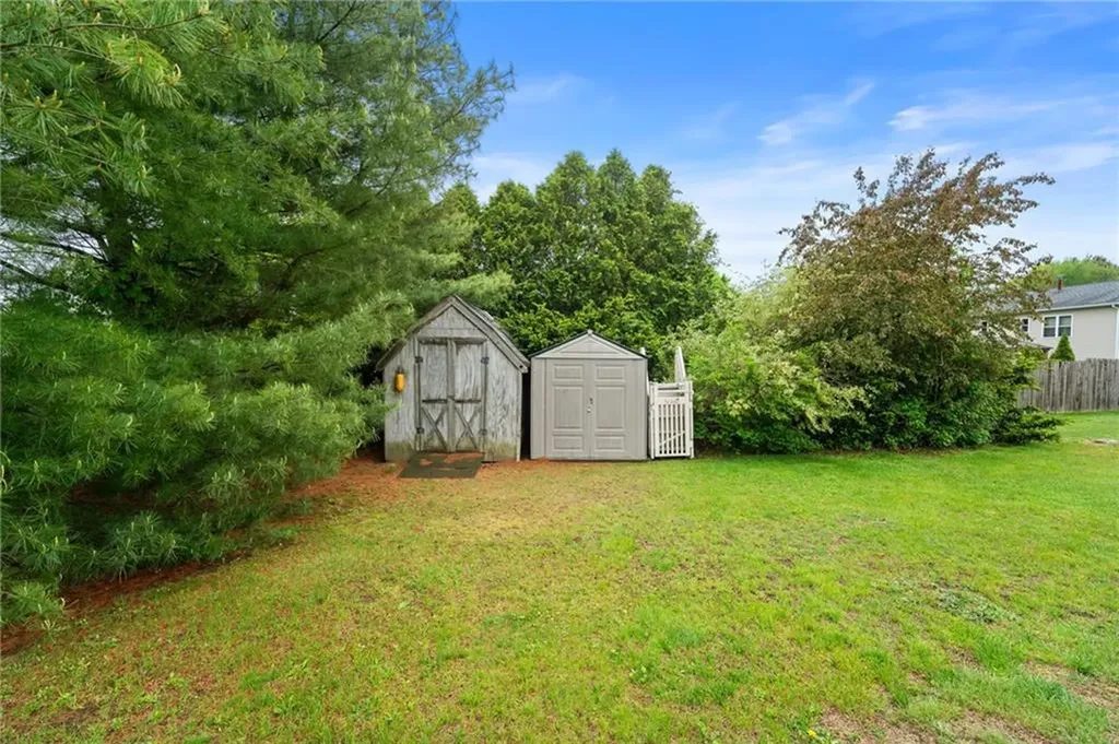30 Saundra Drive Westerly RI 02891