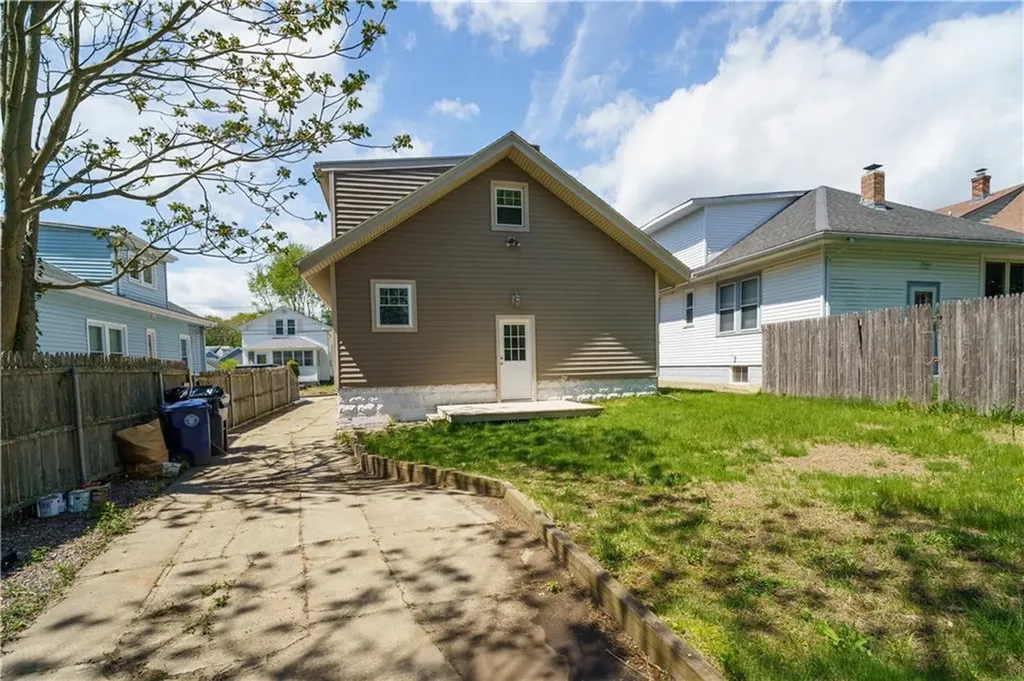 40 Whitin Avenue Warwick RI 02888